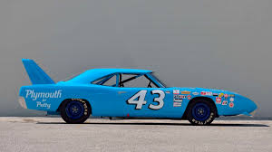 Also, some people (not me, i am not an expert in that field) claim that the wheels this car runs are dodge wheels. Richard Petty Garage Tour Video Racing News