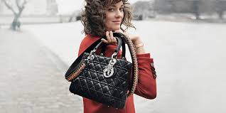 Sacs dior d'occasion disponibles sur jolicloset.com, dépôt vente de luxe en ligne. Success Story Le Sac Lady Dior Marie Claire
