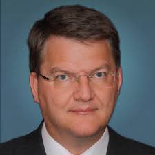 When I am looking at the photos here, I notice that many of you are sitting  in the very same space as the performers, sometimes even quite close to the  stage. How