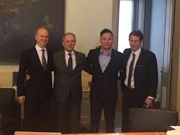 Infatti 35 anni fa, il 10 febbraio del 1986, silvio berlusconi acquistava l' associazione calcio milan. Official Silvio Berlusconi Era Ends As Li Yonghong Completes Ac Milan Takeover Calcio E Finanza