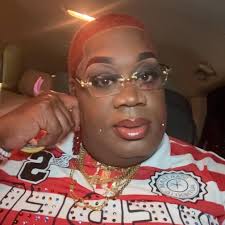 Known as the real 'Thumbelina', Kenadie is a very small girl with an  exceptionally large heart ✨