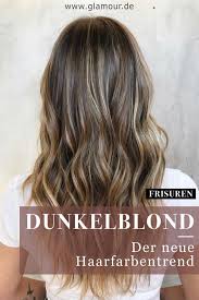 Dunkelblond Dark Blonde Ist Der Haarfarbentrend Des Sommers Dunkelblond Haarfarbe Dunkelblond Dunkelblondes Haar Mit Highlights