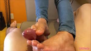 足コキ！ひたすら足コキしてあげるドMの君へ！