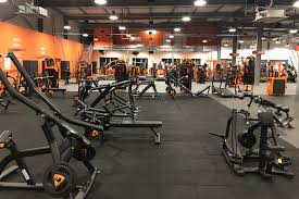 Basic fit propose des promotions « sport gratuit », qui donnent accès aux salles pendant plusieurs semaines, sans payer. Salle De Sport Basic Fit Saint Berthevin Avenue De Paris