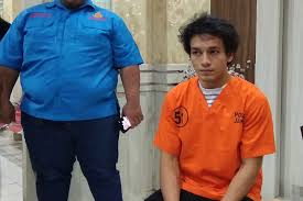 Akurat.co, kepolisian polres metro jakarta barat kembali mengamankan salah seorang artis terkait kasus dugaan penyalahgunaan narkotika. 12 Artis Ditangkap Karena Narkoba Sepanjang 2019