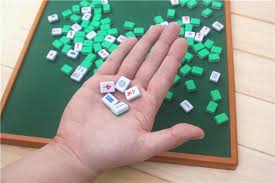 Japanese mahjong use on automatic mahjong table material made of urea size tiles l28*w21*h16.2mm total 144+ quality set colors:yellow & blue weight:5.00kg/set. 144 Pcs Traditional Mini Travel Chinese Mahjong Set Green Back Ma Jiang Cantonese Style With Mini Desk Mah Jong China Pequen Mahjong Set Miniatures Figurines