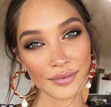 Natural Smoky Eye Bronzed Cheeks Highlighted Cupid S Bow Natural Makeup Looks Best Natural Makeup Makeup For Green Eyes