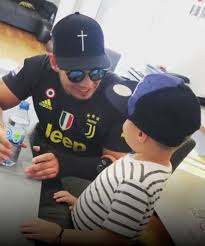 Pietro lombardi liebt seinen sohnemann alessio über alles. Allein Mit Alessio Pietro Lombardi Geniesst Papa Sohn Urlaub Promiflash De