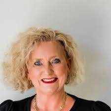 Denise Geddis's Instagram, Twitter & Facebook