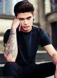 The Dancer And The Gang Leader Complete Grunge Boy Tattoos Grunge Boy Mens Hairstyles