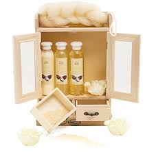 Brubaker Cosmetics Coffret De Bain Beurre De Karite 10 Pieces Armoire En Bois Idee Cadeau Armoire En Bois Beurre De Karite Bains Moussants