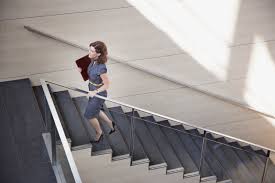 Le travail permet un renforcement des mollets (triceps sural : Le Nombre D Etages Que L On Est Capable De Monter Predit Notre Esperance De Vie Sante Magazine