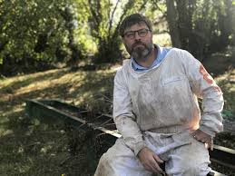 Donc, ils préfèrent vivre isolés de leur entourage que d'entrer dans une relation. Tempete Autour D Un Essaim D Abeilles A Excenevex Le Messager