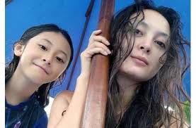 Cantik dan Ganteng, 3 Potret Manis Della Puspita Bareng Anak