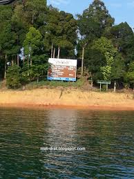 Kenyir luxurious forest is located in the district of hulu terengganu, which lies at a longitude of 102 degree 40 minutes and 4 degree and 40 minutes in latitude. Mat Drat Rumah Peranginan Persekutuan Tasik Kenyir 3h2m