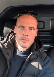 Thought id introduce myself ,im Rob 44 from Manchester ,new to vanlife and  not a full timer ,always wanted a camper so gave in and got one a few  months ago, currently