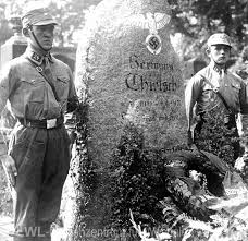 Hitlers machtergreifung stand am ende einer langen kette von entwicklungen, die zum aufstieg seiner partei nsdap beigetragen haben. Ns Symbolik Nationalsozialistische Symbole Mediendatenbank
