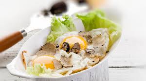 Uova al tegamino al tartufo #uovaaltartufo dalle colline di #sanminiato #tartufobianchetto uova, appena raccolte dal pollaio, preparate all'occhio di bue con tartufo toscano a pioggia. Uova Al Tartufo Storia Ricetta E Accorgimenti