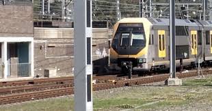 Millennium Set M34 Approaches Sydney Central Railway Station With Images Sydney City Railway Station Railway