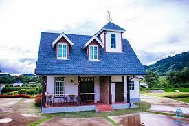 Ketika kita seorang muslim membangun sebuah rumah yang terbaik rumah tersebut atau arah pintu rumah yang baik menurut islam menghadap ke kiblat atau arah sholat. Cara Cepat Punya Rumah Menurut Islam Yang Wajib Kamu Tahu