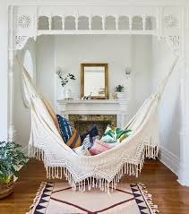 On Adopte Le Hamac A L Interieur En 2020 Hamac Interieur Maison Style Hamac Maison