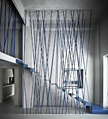 Treppengelander Streichen Ideen In Verschiedenen Farben Metalltreppe Minimalistisches Haus Treppe