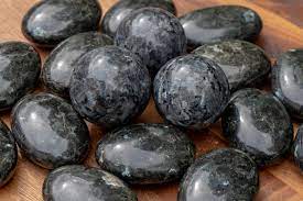 It can remind you that you are securely grounded to the earth and therefore safe to make new moves. Larvikite Meanings And Crystal Properties The Crystal Council