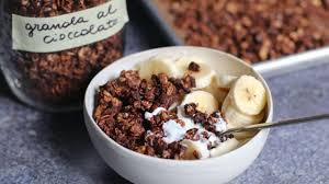 Il muesli al cioccolato fondente è senza glutine e ha un alto contenuto di fibre. Granola Al Cioccolato E Noci Asmr Perfetta Per La Colazione Youtube