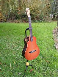 Bonjour Ci dessous guitare KOPO Fred Pons fabricant à Aubigné 35 J organise  le 4 décembre 2024 à la médiathèque de la Chapelle Chaussée une. Rencontre  avec Fred qui viendra parler de