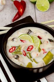 Tom Kha Gai Thailandische Huhnersuppe Mit Kokosmilch Eine Kleine Prise Anna Rezept Asia Essen Suppe Essen Und Trinken