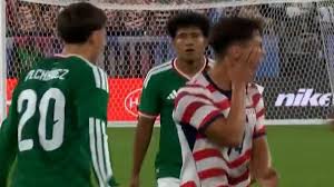 La doble cachetada en el partido amistoso entre México y Estados Unidos que da la vuelta al mundo: “Le aplaudió la cara”