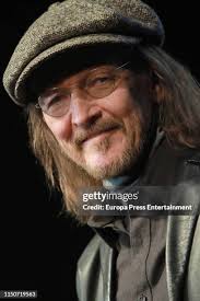 25 Photos & High Res Pictures