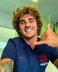 Get inspired by our community of talented artists. Pin De Gabriela En Antoine Griezmann Griezmann Futbol Hombres Con Cabello Rizado
