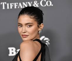 Podsumowanie 2022 roku: najważniejsze wydarzenia w show-biznesie. Kim  Kardashian i Pete Davidson, Will Smith na Oscarach, ślub Jennifer Lopez i  Bena Afflecka oraz dużo więcej