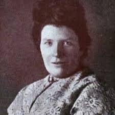 Nora Hopper's Instagram, Twitter & Facebook