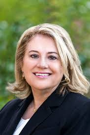 Dina Farrell's Instagram, Twitter & Facebook