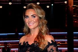 Voor monique, andré en hun zoontje andré jr. Monique Is Op Slag Verliefd En Nikkie Gekiekt Op Torenhoge Palen Show Ad Nl