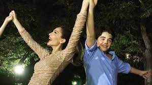 Λίγους μήνες μετά τη συμμετοχή του στη eurovision, ο τραγουδιστής, που «έσκιζε» τη δεκαετία του '90, εγκατέλειψε την πρωτεύουσα και τη νύχτα, προκειμένου να ζήσει στη μήλο. O Giwrgos Nikolaidhs Sthn Koyzina Ta Glyka Poy Celebrities Eidhseis