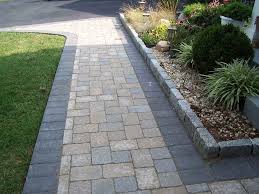 The Shed Is Cleverly Positioned In The Landscape With A Paving Stone Walkway That Leads Right To The Door Description From P In 2020 Garten Garten Pflaster Gartenweg