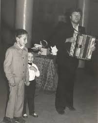 Сейчас нас уже > 1.100.000 человек. Yaroslav Sumishevskij Biografiya I Lichnaya Zhizn Pevca Pesni Otnosheniya S Zhenoj