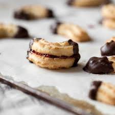 Deine Vanillekipferl Zerbroseln Hier Ist Omas Rezept Rezept Rezept Kekse Platzchen Rezept Geback