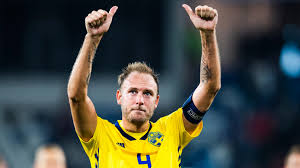 ⬇ ladda ner fotbollsspelare stockfotografier hos den bästa bildbyrån ✔ rimliga priser ✔ miljontals premium högkvalitativa, royaltyfria stockfotografier, bilder och illustrationer. Granen Har Landat Svensk Fotboll