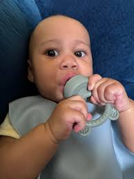 🆘 Hi all! My baby was exclusively breastfed baby and eating solids well  from 6 month old. I stopped breastfeeding at her 1st birthday (last week)  and not sure what should I