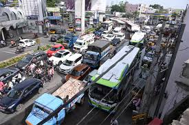 మలక్‌పేట్‌ రైల్వే బ్రిడ్జి వద్ద భారీగా ట్రాఫిక్‌ జామ్‌ | general
