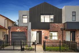 64a Munro Street Coburg Vic 3058 Image 0 Brick Exterior House Industrial House Exterior Townhouse Exterior