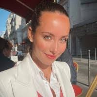 Diana Effinger's Instagram, Twitter & Facebook