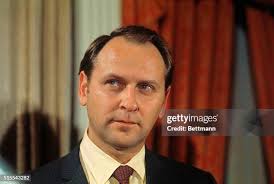 580 William Nixon Photos & High Res Pictures