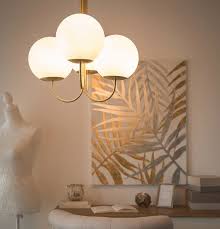 Tous Les Styles De Meubles Et Deco Sont Chez Maisons Du Monde Et Avec Des Nouveautes Toute L Annee Et La Lustre Salon Lustre Maison Du Monde Plafonnier Salon