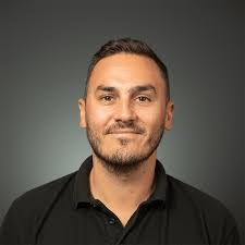 Barry Bicknell's Instagram, Twitter & Facebook