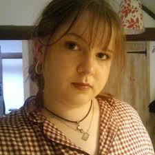 Beth Laing (@_bethlaing)